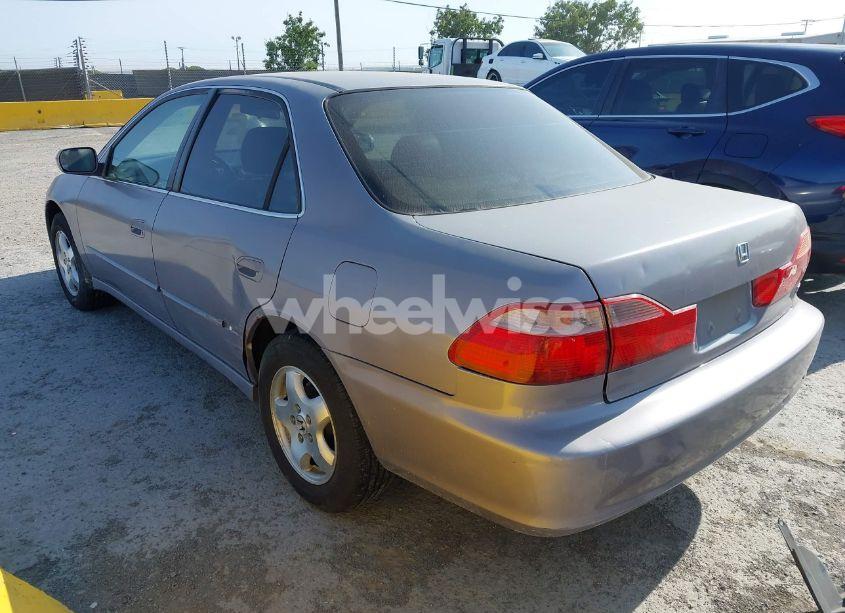 Photo 3 of 2000 Honda Accord 3.0 EX (VIN 1HGCG1650YA005448)