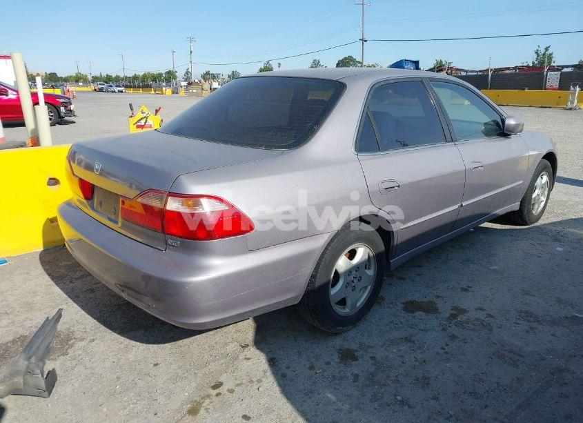 Photo 4 of 2000 Honda Accord 3.0 EX (VIN 1HGCG1650YA005448)