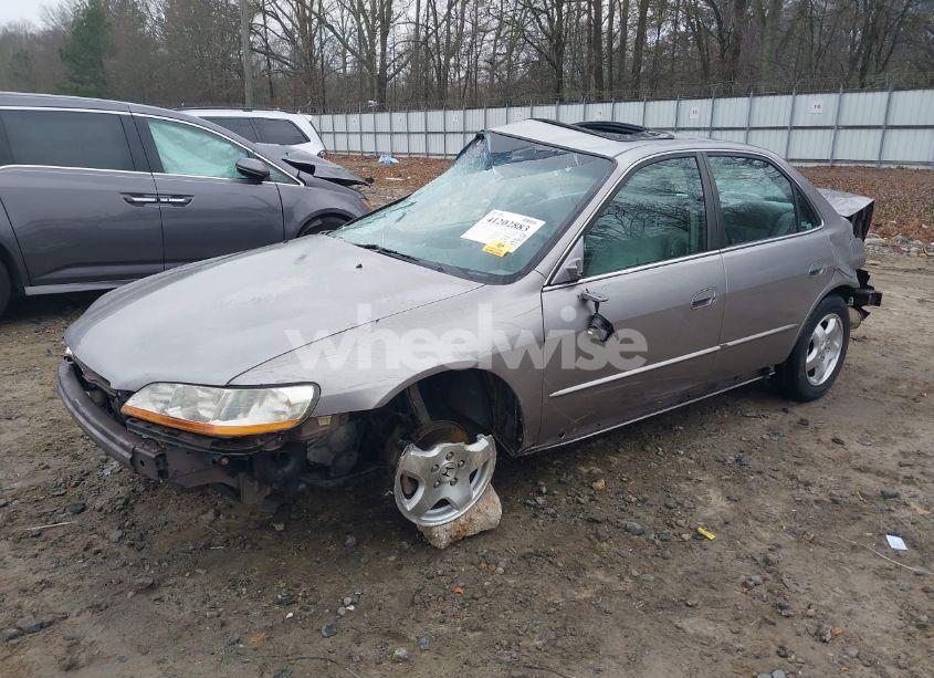 Photo 2 of 2000 Honda Accord 3.0 EX (VIN 1HGCG1650YA061812)