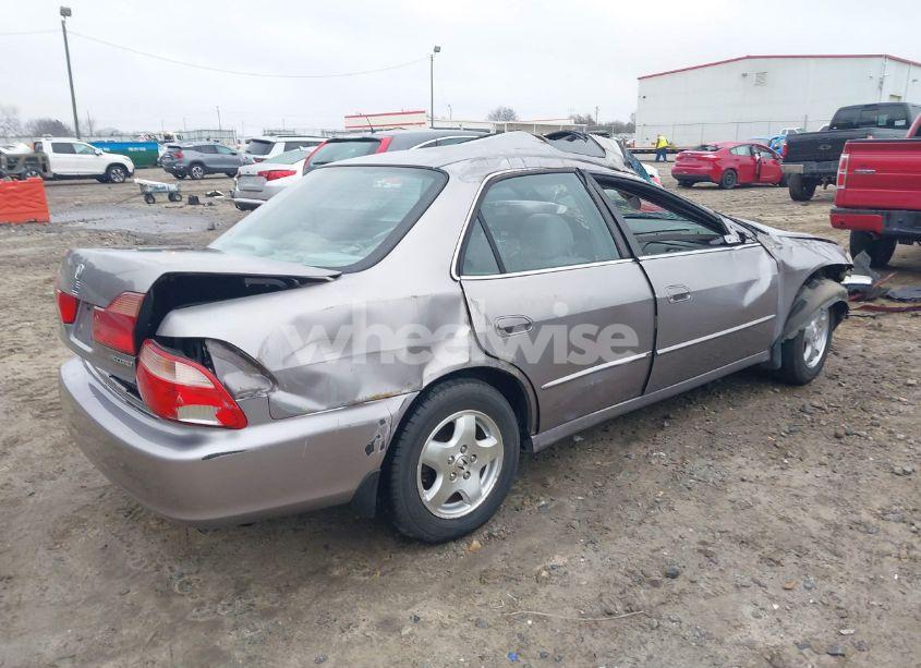 Photo 4 of 2000 Honda Accord 3.0 EX (VIN 1HGCG1650YA061812)