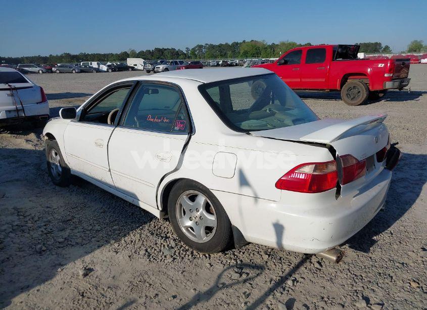 Photo 3 of 2000 Honda Accord 3.0 EX (VIN 1HGCG1650YA067321)