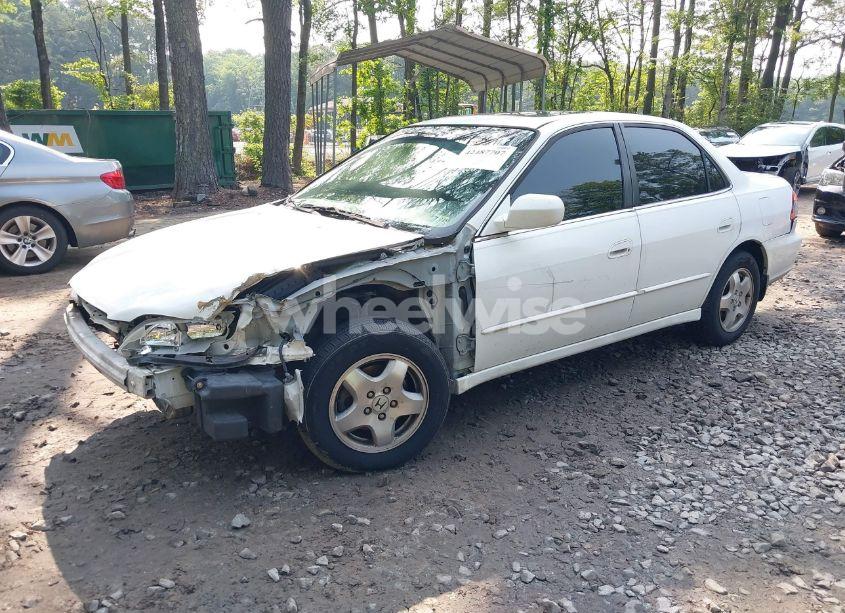 Photo 2 of 2000 Honda Accord 3.0 EX (VIN 1HGCG1650YA070669)