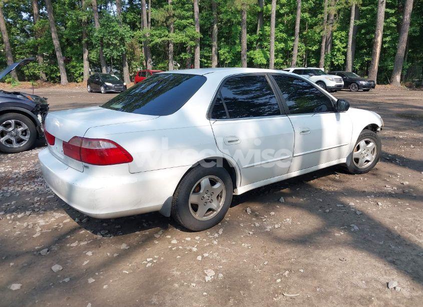 Photo 4 of 2000 Honda Accord 3.0 EX (VIN 1HGCG1650YA070669)
