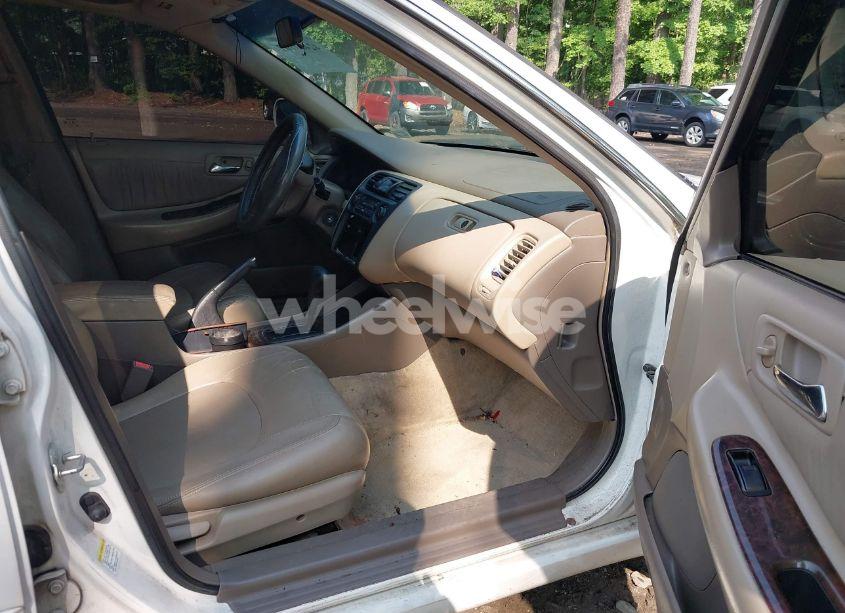 Photo 5 of 2000 Honda Accord 3.0 EX (VIN 1HGCG1650YA070669)