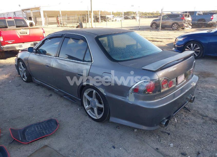 Photo 3 of 2000 Honda Accord 3.0 EX (VIN 1HGCG1650YA072812)