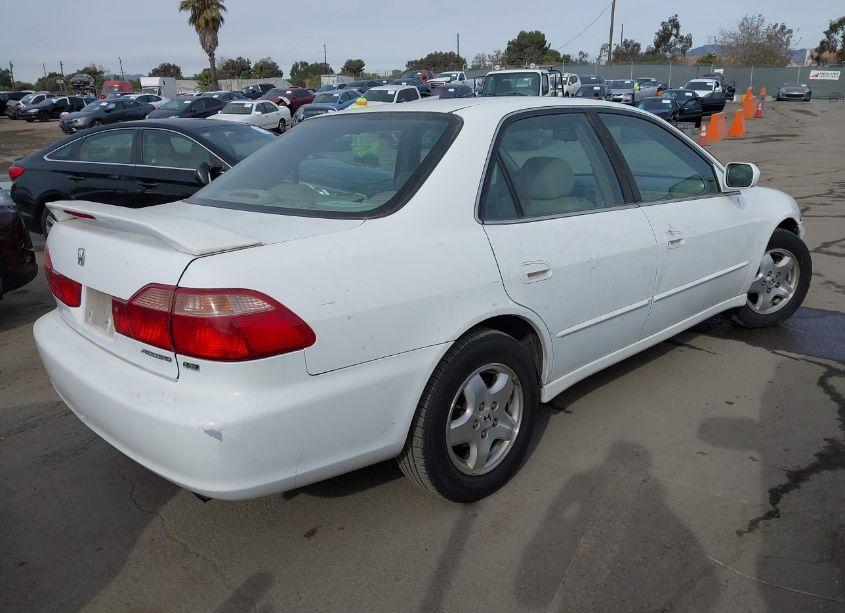 Photo 4 of 2000 Honda Accord 3.0 EX (VIN 1HGCG1650YA086869)
