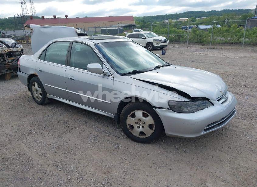 2001 Honda Accord 3.0 EX (VIN 1HGCG16511A032275) main photo