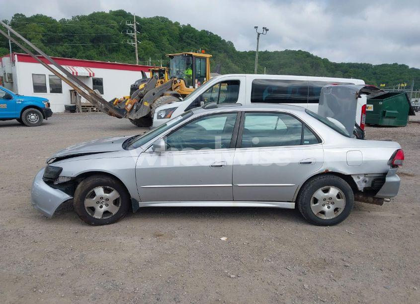 Photo 15 of 2001 Honda Accord 3.0 EX (VIN 1HGCG16511A032275)