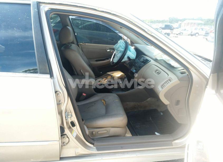 Photo 5 of 2002 Honda Accord SDN EX W/LEATHER (VIN 1HGCG16512A072728)