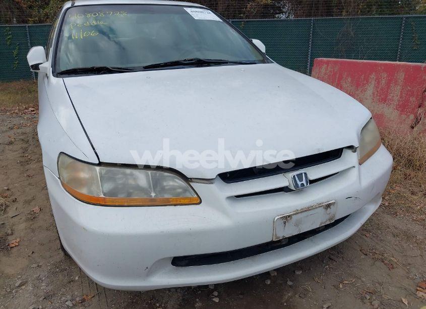 Photo 6 of 1999 Honda Accord EX V6 (VIN 1HGCG1651XA050400)