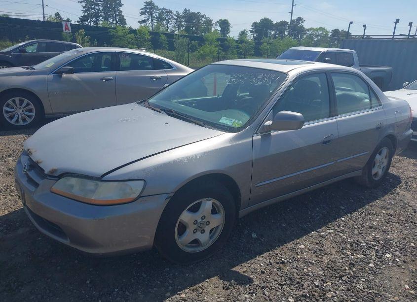 Photo 2 of 2000 Honda Accord 3.0 EX (VIN 1HGCG1651YA035669)
