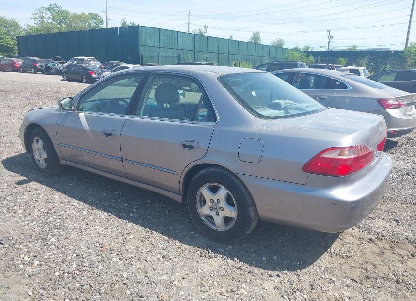 Photo 3 of 2000 Honda Accord 3.0 EX (VIN 1HGCG1651YA035669)