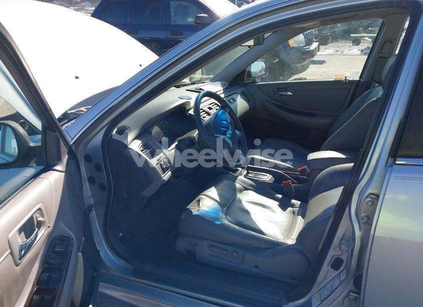 Photo 5 of 2002 Honda Accord 3.0 EX (VIN 1HGCG16522A057106)