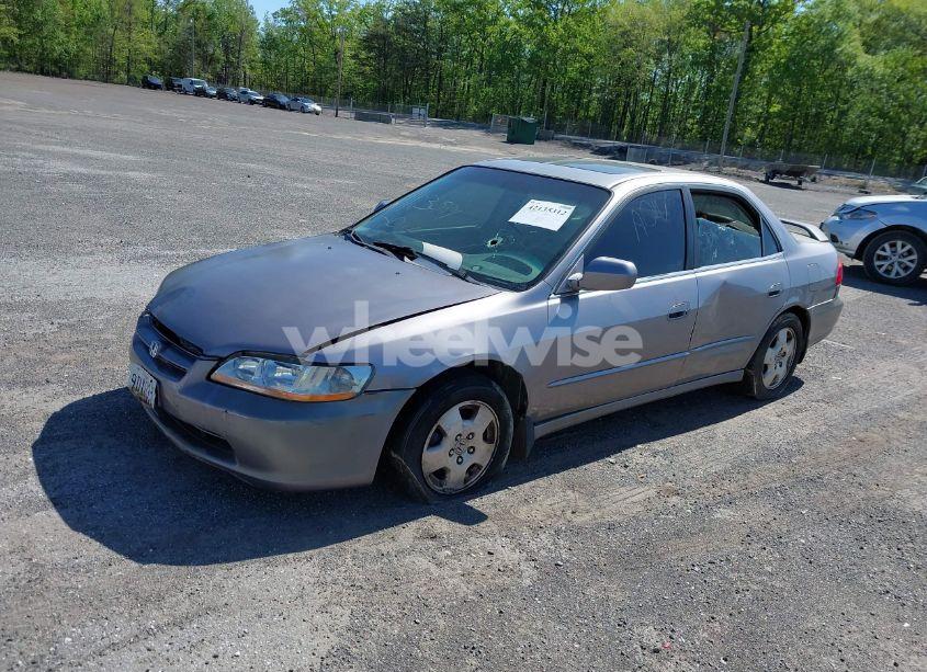 Photo 2 of 2000 Honda Accord 3.0 EX (VIN 1HGCG1652YA020517)