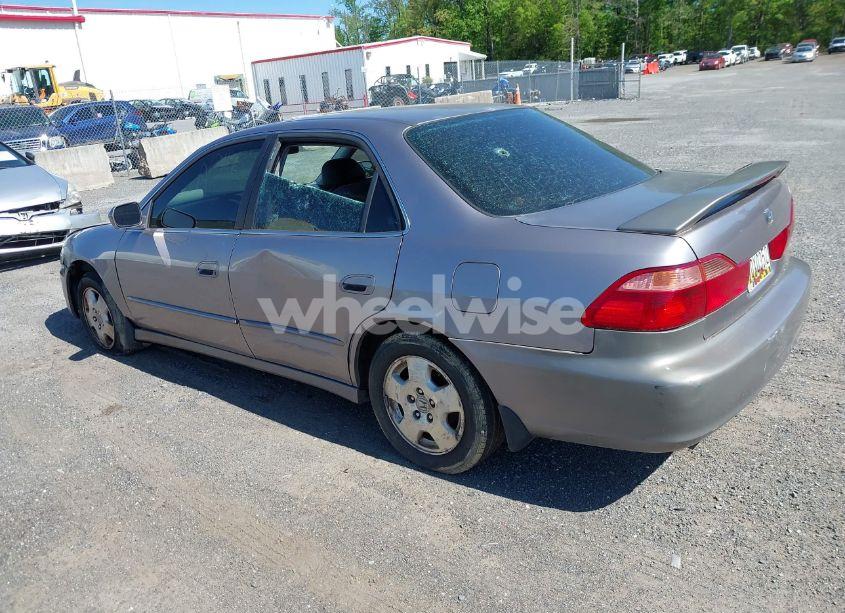 Photo 3 of 2000 Honda Accord 3.0 EX (VIN 1HGCG1652YA020517)