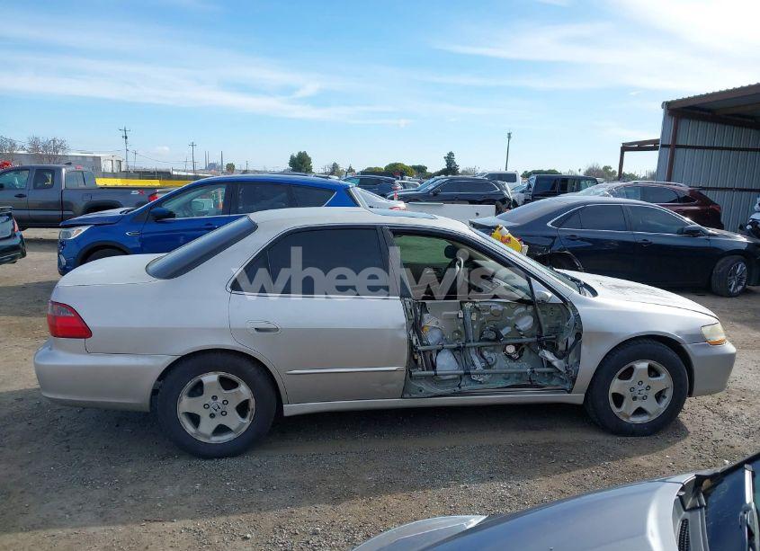 Photo 13 of 1999 Honda Accord EX V6 (VIN 1HGCG1653XA003143)