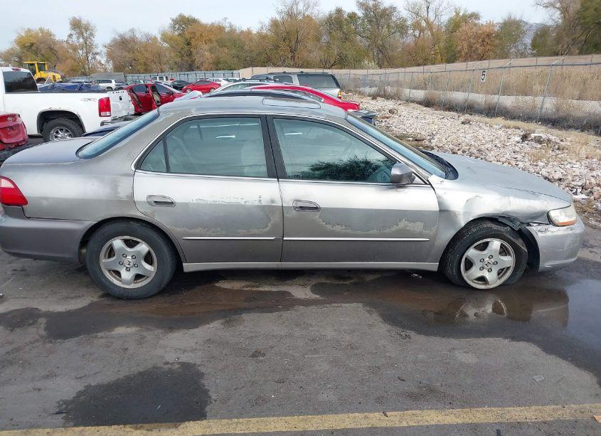 Photo 13 of 2000 Honda Accord 3.0 EX (VIN 1HGCG1653YA003712)