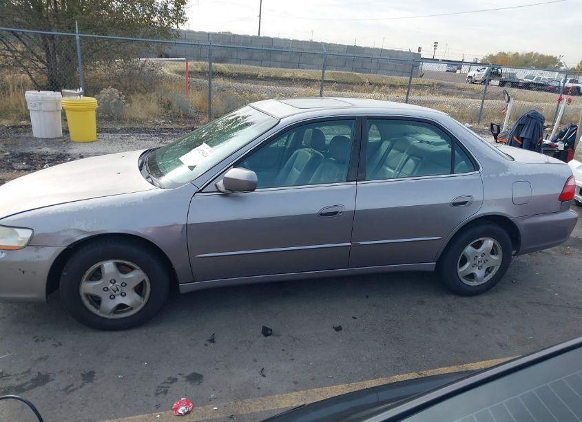 Photo 14 of 2000 Honda Accord 3.0 EX (VIN 1HGCG1653YA003712)