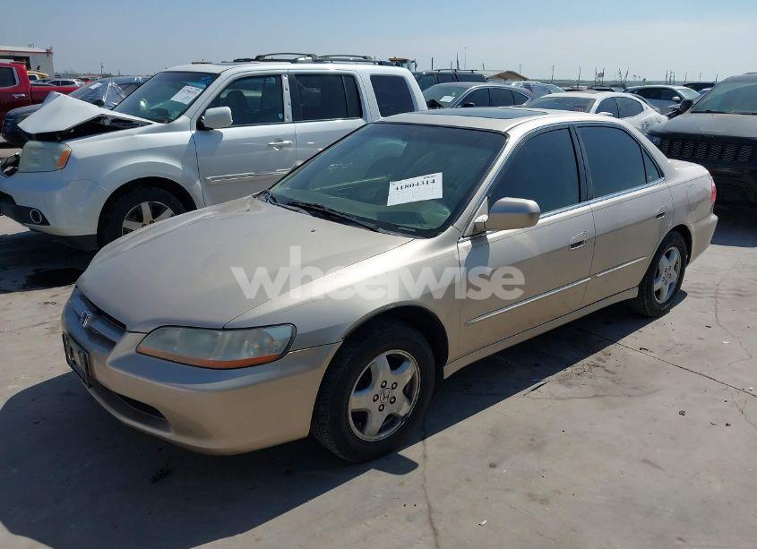 Photo 2 of 2000 Honda Accord 3.0 EX (VIN 1HGCG1653YA040176)