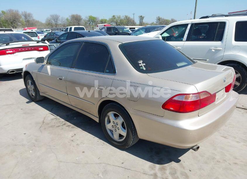 Photo 3 of 2000 Honda Accord 3.0 EX (VIN 1HGCG1653YA040176)