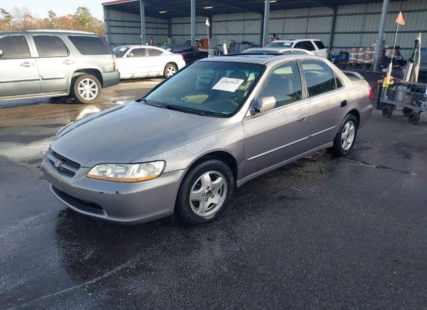Photo 2 of 2000 Honda Accord 3.0 EX (VIN 1HGCG1653YA060136)