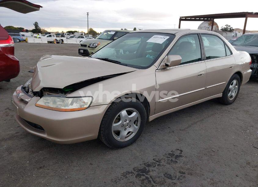 Photo 2 of 2000 Honda Accord 3.0 EX (VIN 1HGCG1653YA072996)