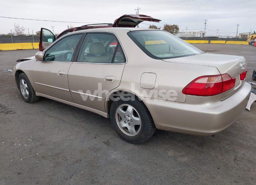 Photo 3 of 2000 Honda Accord 3.0 EX (VIN 1HGCG1653YA072996)