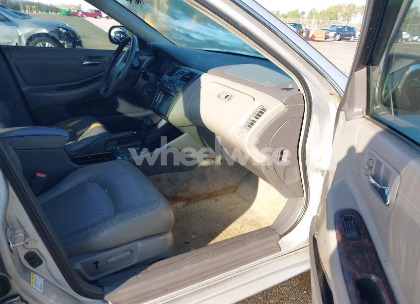 Photo 5 of 2002 Honda Accord EX (VIN 1HGCG16542A025841)