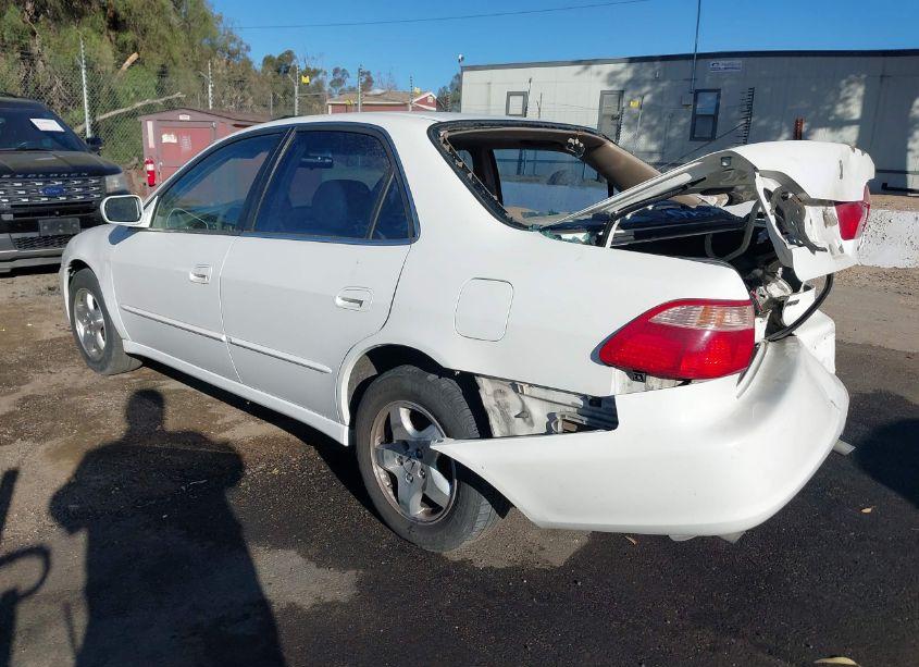 Photo 3 of 2000 Honda Accord 3.0 EX (VIN 1HGCG1655YA011889)