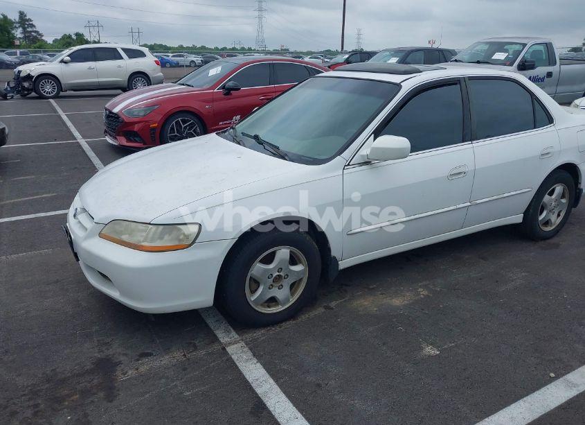 Photo 2 of 2000 Honda Accord 3.0 EX (VIN 1HGCG1655YA052734)
