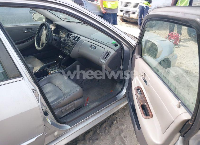 Photo 5 of 2001 Honda Accord 3.0 EX (VIN 1HGCG16561A082072)