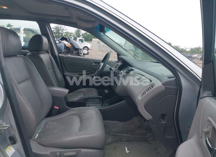 Photo 5 of 2002 Honda Accord 3.0 EX (VIN 1HGCG16562A082297)