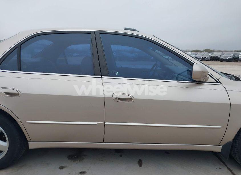Photo 13 of 2000 Honda Accord 3.0 EX (VIN 1HGCG1656YA006720)