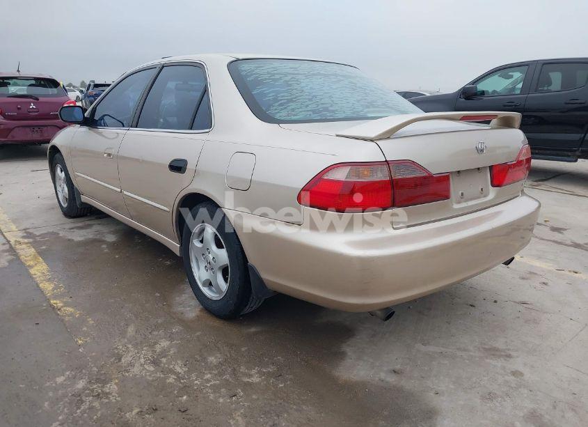 Photo 3 of 2000 Honda Accord 3.0 EX (VIN 1HGCG1656YA006720)