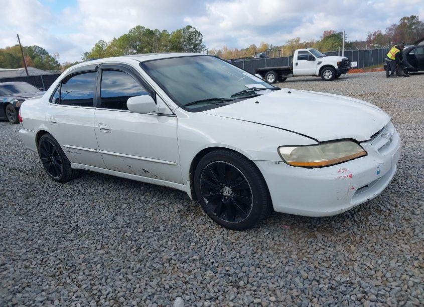 2000 Honda Accord 3.0 EX (VIN 1HGCG1656YA067663) main photo