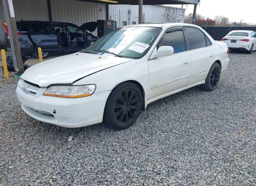 Photo 2 of 2000 Honda Accord 3.0 EX (VIN 1HGCG1656YA067663)