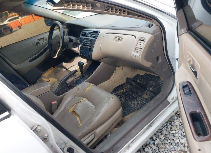 Photo 5 of 2000 Honda Accord 3.0 EX (VIN 1HGCG1656YA067663)