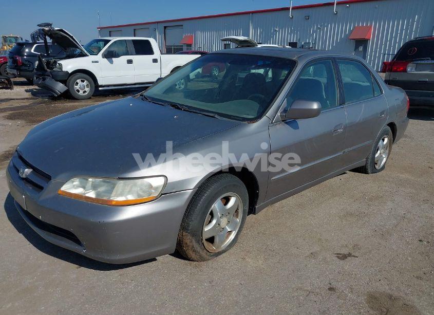 Photo 2 of 2000 Honda Accord 3.0 EX (VIN 1HGCG1657YA080471)