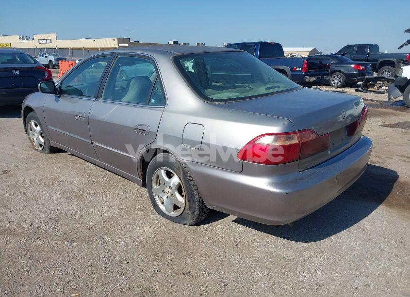 Photo 3 of 2000 Honda Accord 3.0 EX (VIN 1HGCG1657YA080471)