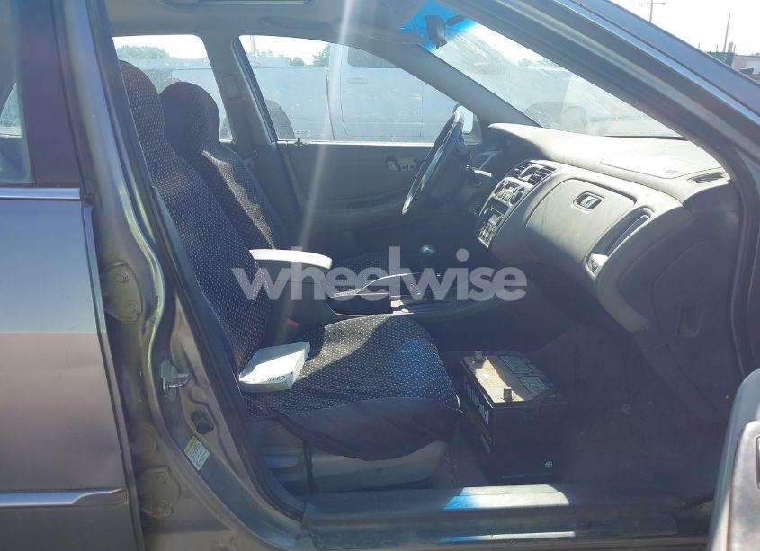 Photo 5 of 2000 Honda Accord 3.0 EX (VIN 1HGCG1657YA080471)