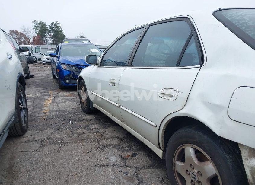 Photo 14 of 2000 Honda Accord 3.0 EX (VIN 1HGCG1657YA094399)