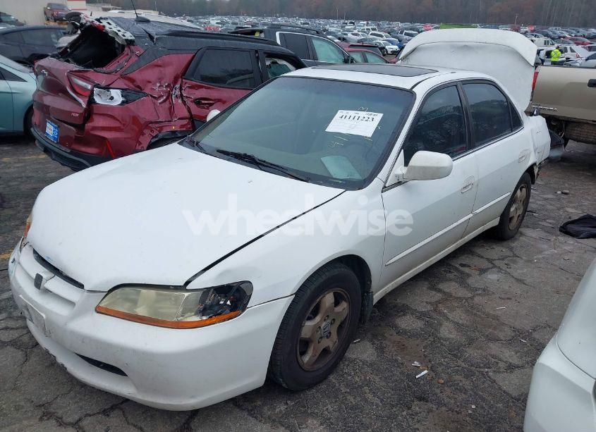 Photo 2 of 2000 Honda Accord 3.0 EX (VIN 1HGCG1657YA094399)