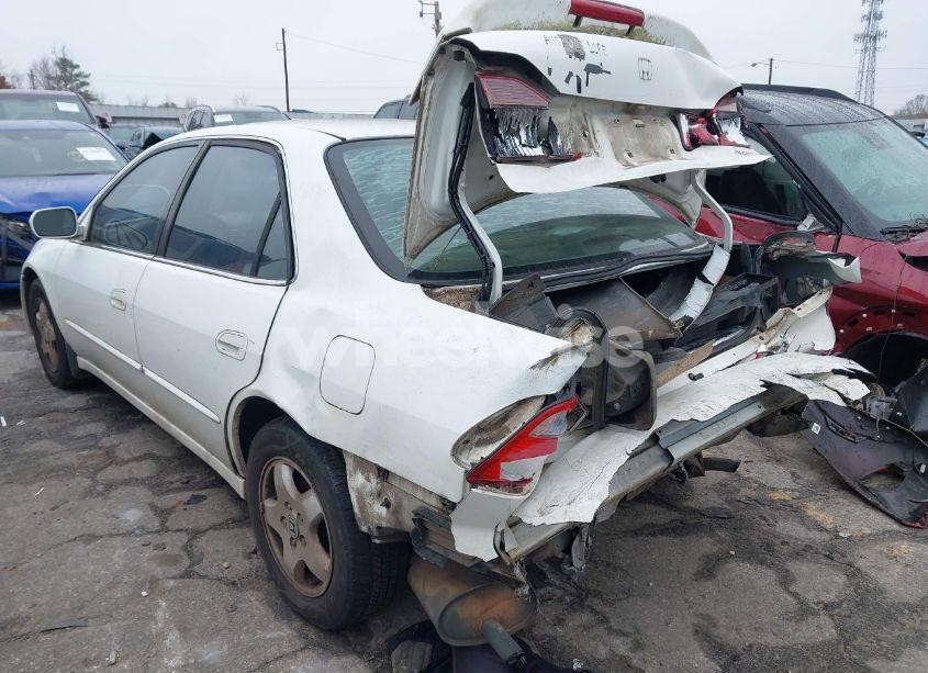 Photo 3 of 2000 Honda Accord 3.0 EX (VIN 1HGCG1657YA094399)