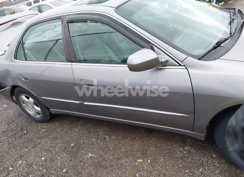 Photo 13 of 2000 Honda Accord 3.0 EX (VIN 1HGCG1657YA099201)