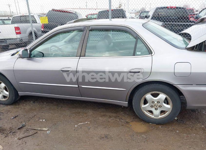 Photo 14 of 2000 Honda Accord 3.0 EX (VIN 1HGCG1657YA099201)