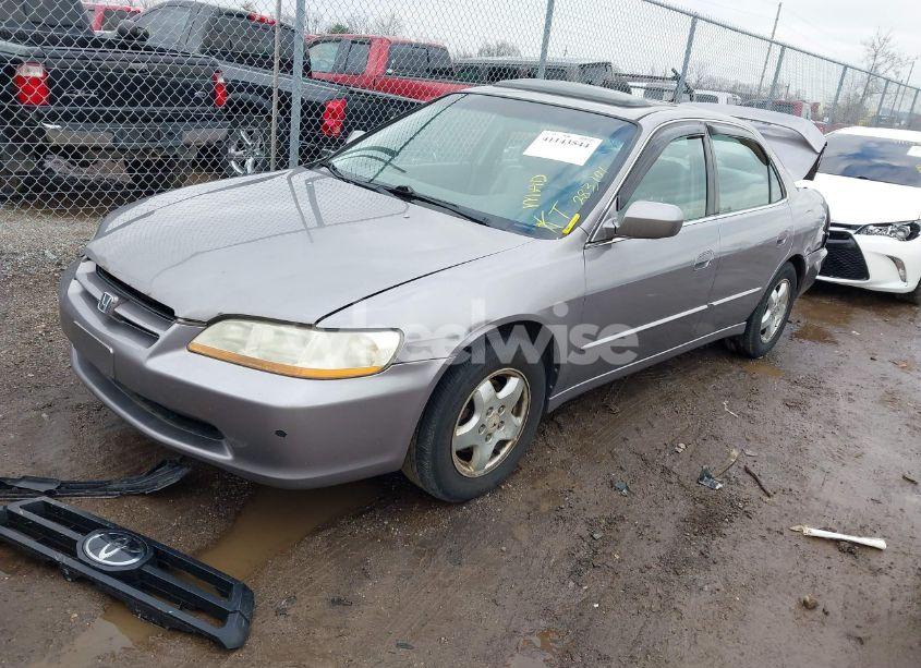 Photo 2 of 2000 Honda Accord 3.0 EX (VIN 1HGCG1657YA099201)