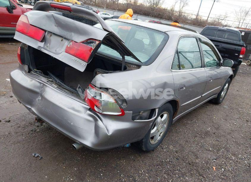 Photo 4 of 2000 Honda Accord 3.0 EX (VIN 1HGCG1657YA099201)