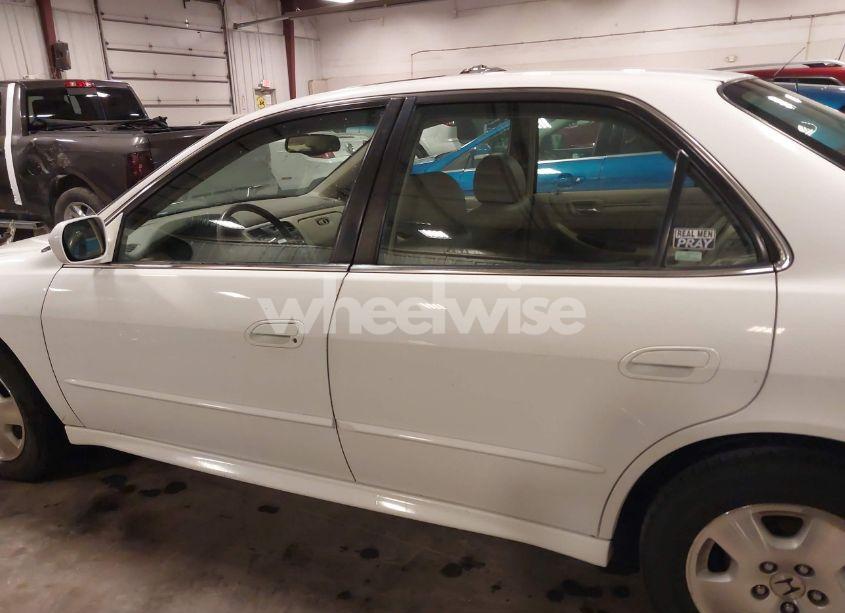Photo 14 of 2002 Honda Accord 3.0 EX (VIN 1HGCG16582A073620)