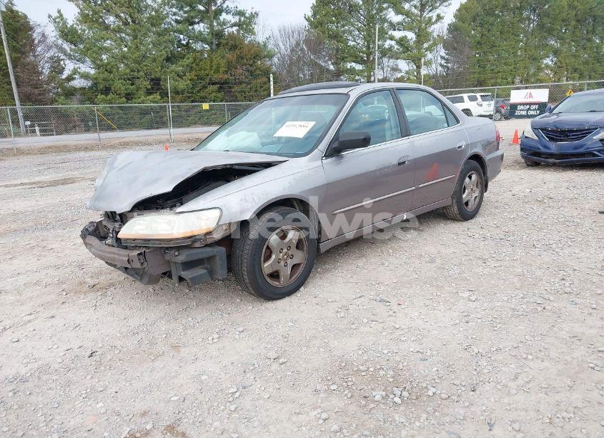 Photo 2 of 2000 Honda Accord 3.0 EX (VIN 1HGCG1658YA028248)