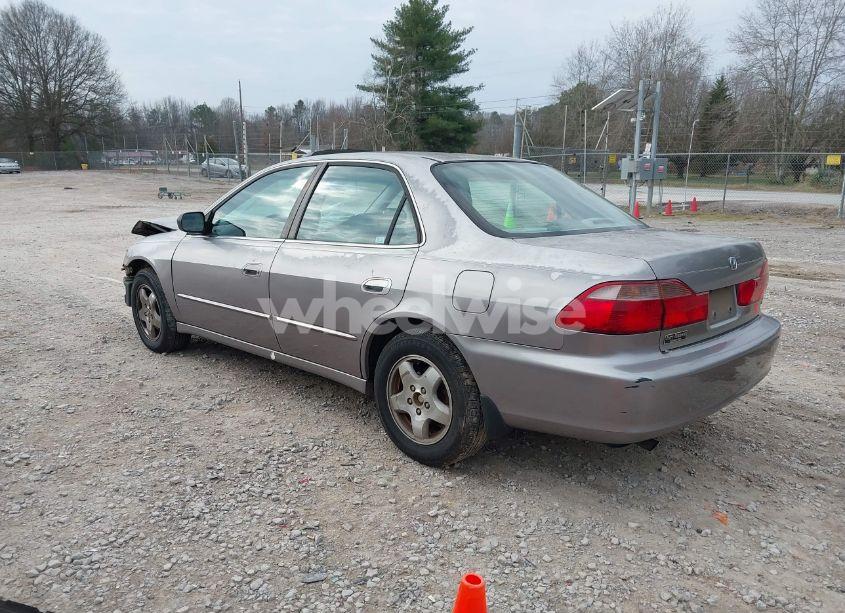 Photo 3 of 2000 Honda Accord 3.0 EX (VIN 1HGCG1658YA028248)